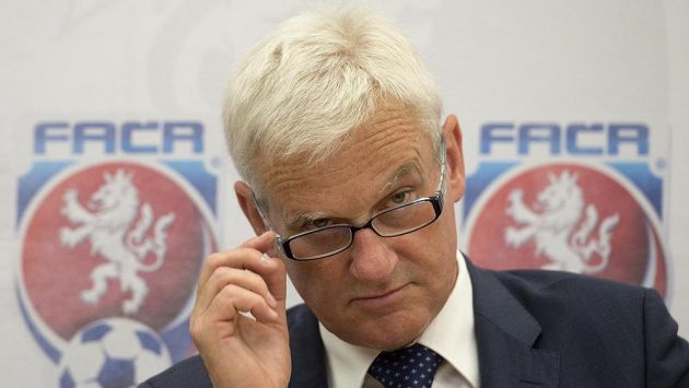 Nový předseda komise rozhodčích Fotbalové asociace ČR Michael Listkiewicz. Nový předseda komise rozhodčích Fotbalové asociace ČR Michael Listkiewicz.