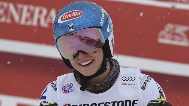 Americká lyžařská hvězda Mikaela Shiffrinová v cíli obřího slalomu Světového poháru ve francouzském Courchevelu. Americká lyžařská hvězda Mikaela Shiffrinová v cíli obřího slalomu Světového poháru ve francouzském Courchevelu.