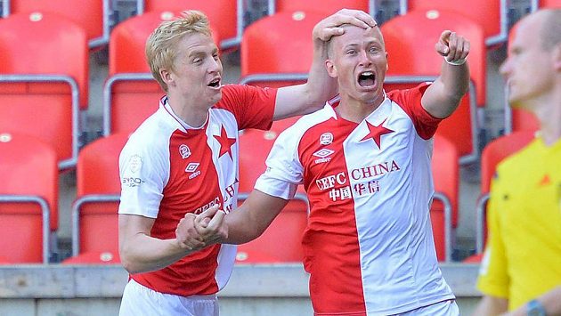 Antonín Barák ze Slavie (vpravo) a Michal Frydrych se radují z gólu proti Slovácku. Antonín Barák ze Slavie (vpravo) a Michal Frydrych se radují z gólu proti Slovácku.