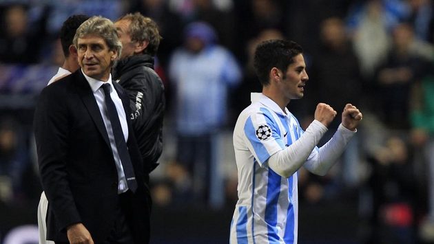 Kouč Málagy Manuel Pellegrini se svým nejdražším klenotem Iskem. Kouč Málagy Manuel Pellegrini se svým nejdražším klenotem Iskem.