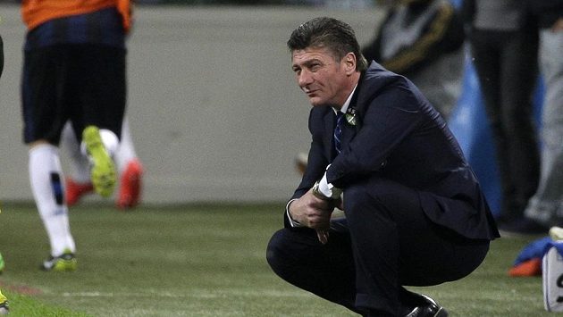 Interu se příliš nedaří a Mazzarri to odnáší. Takhle skleslý byl po nejčerstvější porážce s rivaly z AC Milán (0:1). Interu se příliš nedaří a Mazzarri to odnáší. Takhle skleslý byl po nejčerstvější porážce s rivaly z AC Milán (0:1).
