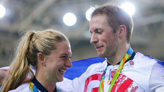Cyklistický zlatý pár Laura Trottová a Jason Kenny jsou od soboty manželé. Cyklistický zlatý pár Laura Trottová a Jason Kenny jsou od soboty manželé.