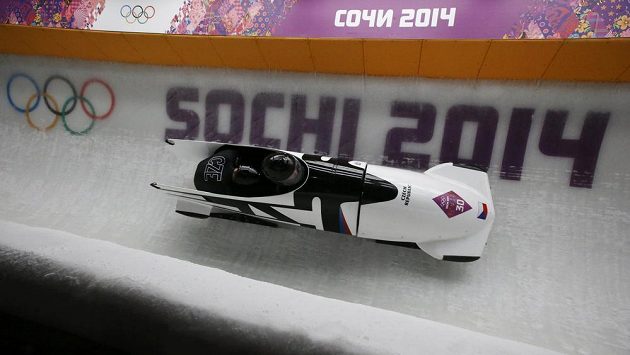 Český dvojbob ve složení Jan Vrba a Michal Vacek na trati v Soči. Český dvojbob ve složení Jan Vrba a Michal Vacek na trati v Soči.