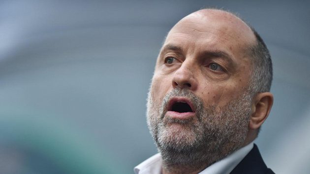 Trenér Hradce Vladimír Kýhos. Trenér Hradce Vladimír Kýhos.