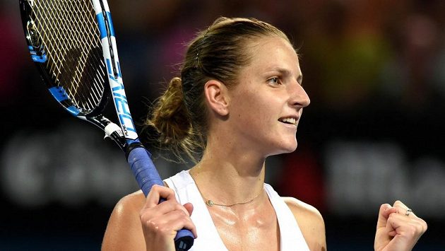 Česká tenistka Karolína Plíšková se raduje z vítězství na turnaji v Brisbane. Česká tenistka Karolína Plíšková se raduje z vítězství na turnaji v Brisbane.