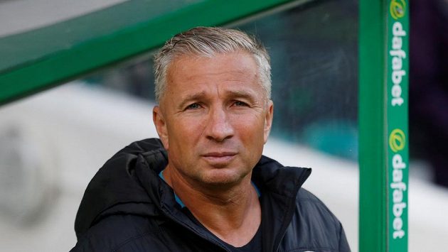 Kouč Kluže Dan Petrescu. Kouč Kluže Dan Petrescu.