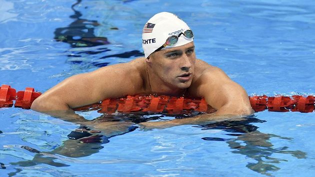 Americký plavec Ryan Lochte po odchodu dalších sponzorů přijde o milión dolarů. Americký plavec Ryan Lochte po odchodu dalších sponzorů přijde o milión dolarů.