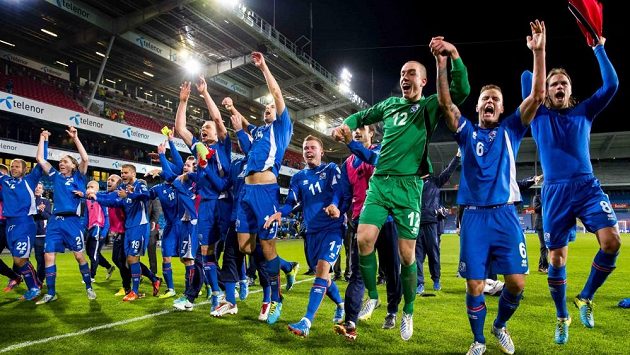 Radost fotbalistů Islandu neznala mezí. Radost fotbalistů Islandu neznala mezí.
