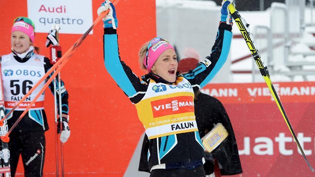 Norka Therese Johaugová se raduje z vítězství ve švédském Falunu. Norka Therese Johaugová se raduje z vítězství ve švédském Falunu.