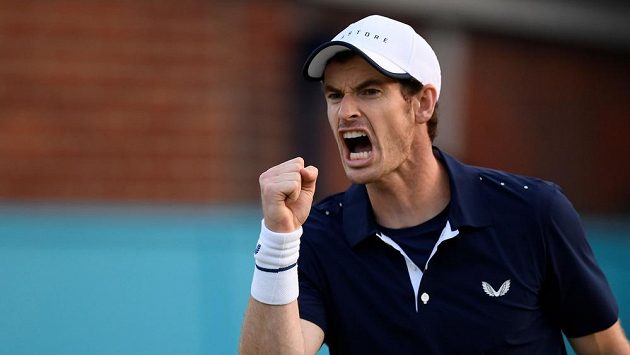 Britský tenista Andy Murray v akci na turnaji v Queensu. Spojí se pro Wimbledon s americkou hvězdou? Britský tenista Andy Murray v akci na turnaji v Queensu. Spojí se pro Wimbledon s americkou hvězdou?