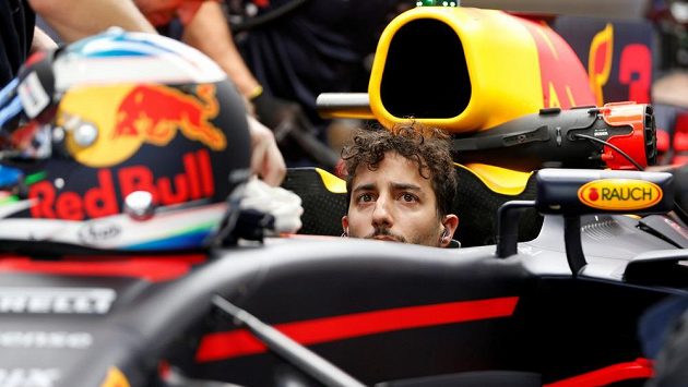 Daniel Ricciardo před Velkou cenou Abú Zabí. Daniel Ricciardo před Velkou cenou Abú Zabí.