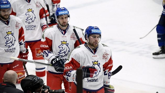 Čeští hokejisté slaví. V utkání Channel One Cupu ve Finsku se jim povedl senzační obrat. Prohrávali 0:3, ale nakonec po nájezdech zvítězili. Čeští hokejisté slaví. V utkání Channel One Cupu ve Finsku se jim povedl senzační obrat. Prohrávali 0:3, ale nakonec po nájezdech zvítězili.