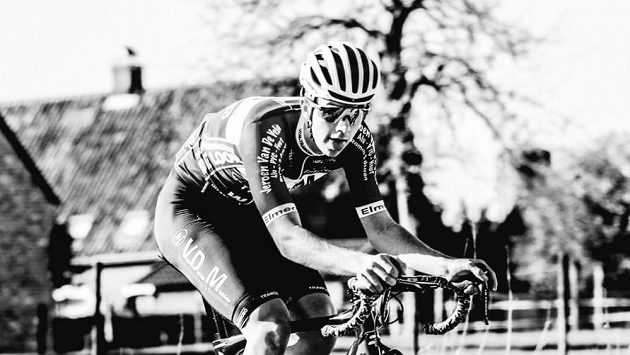 Belgický cyklista Niels de Vriendt, který zkolaboval a následně zemřel při restartu sezony v Belgii. Belgický cyklista Niels de Vriendt, který zkolaboval a následně zemřel při restartu sezony v Belgii.
