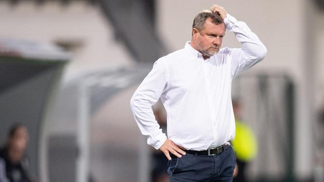 Trenér Viktorie Plzeň Pavel Vrba dumá, s čím vyrukovat na Olympiakos. Trenér Viktorie Plzeň Pavel Vrba dumá, s čím vyrukovat na Olympiakos.