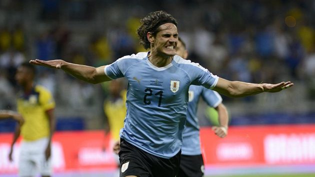 Uruguayský fotbalista Edinson Cavani se raduje z gólu proti Ekvádoru. Uruguayský fotbalista Edinson Cavani se raduje z gólu proti Ekvádoru.