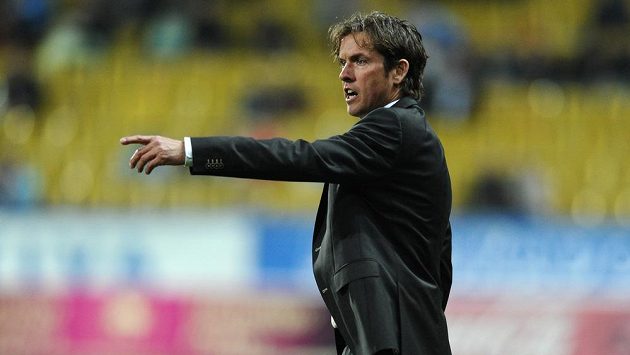 Nový trenér Slavie Praha Alex Pastoor při utkání v Teplicích. Nový trenér Slavie Praha Alex Pastoor při utkání v Teplicích.