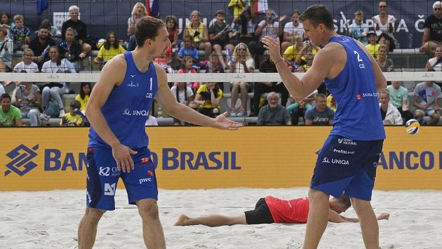 Kubíčková and Kvapilová finished fifth on the sand in Prague, Schweiner and Perušič are advancing