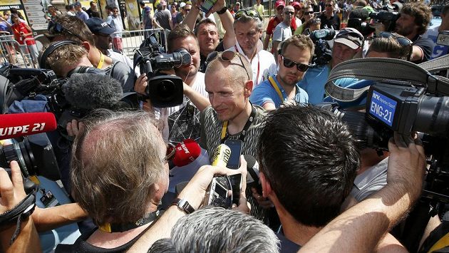 Michael Rasmussen sice přijel na Tour de France jako novinář, sám je však žádaným respondentem. Michael Rasmussen sice přijel na Tour de France jako novinář, sám je však žádaným respondentem.