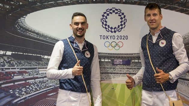 Jan Veselý (vpravo) a Tomáš Satoranský v nástupové kolekci. Jan Veselý (vpravo) a Tomáš Satoranský v nástupové kolekci.