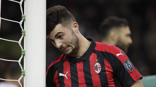 Fotbalista AC Milan Patrick Cutrone v utkání s Turínem. Fotbalista AC Milan Patrick Cutrone v utkání s Turínem.