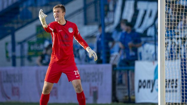 Brankář Slovácka Matouš Trmal inkasoval v Liberci tři branky z penalt. Brankář Slovácka Matouš Trmal inkasoval v Liberci tři branky z penalt.
