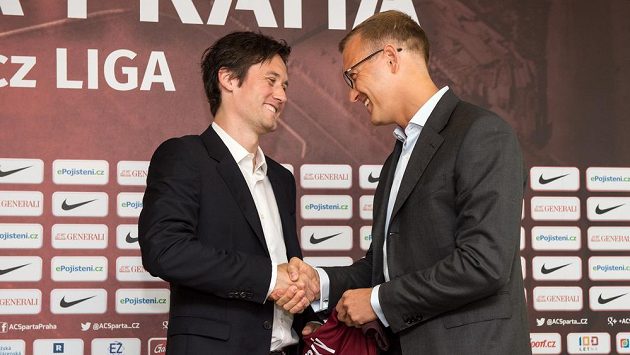 Majitel kubu Daniel Křetínský (vpravo) se ve vedení sportovního úseku Sparty nadále spoléhá i na Tomáše Rosického. Majitel kubu Daniel Křetínský (vpravo) se ve vedení sportovního úseku Sparty nadále spoléhá i na Tomáše Rosického.
