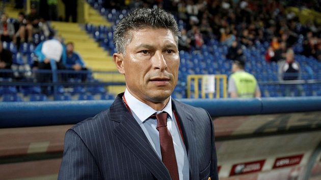 Krasimir Balakov před zápasem s Černou Horou. Krasimir Balakov před zápasem s Černou Horou.