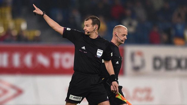 Rozhodčí Pavel Královec na archivním snímku Rozhodčí Pavel Královec na archivním snímku