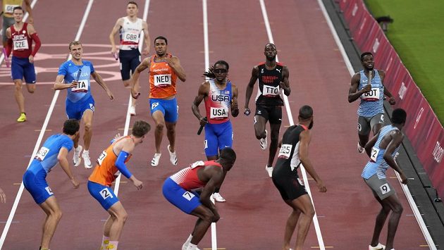 Čeští čtvrtkaři do finále nepostoupili. Úplně vlevo nahoře je vidět Pavel Maslák. Čeští čtvrtkaři do finále nepostoupili. Úplně vlevo nahoře je vidět Pavel Maslák.