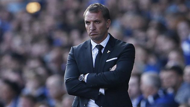 Trenér Brendan Rodgers během nedělního zápasu s Evertonem, což byla jeho derniéra na střídačce Liverpoolu. Trenér Brendan Rodgers během nedělního zápasu s Evertonem, což byla jeho derniéra na střídačce Liverpoolu.