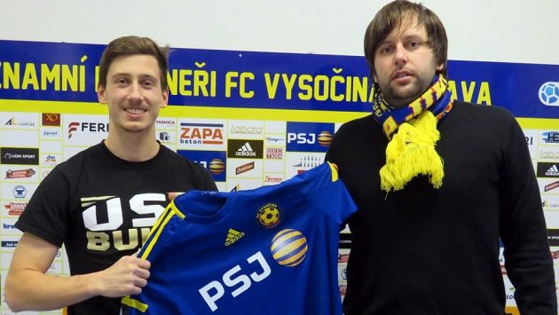 Mládežnický reprezentant Till Schumacher z Borussie Dortmund posílí Jihlavu. Mládežnický reprezentant Till Schumacher z Borussie Dortmund posílí Jihlavu.