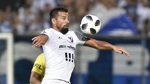 Milan Baroš z Baníku přispěl gólem k výhře svého týmu ve Zlíně. Milan Baroš z Baníku přispěl gólem k výhře svého týmu ve Zlíně.