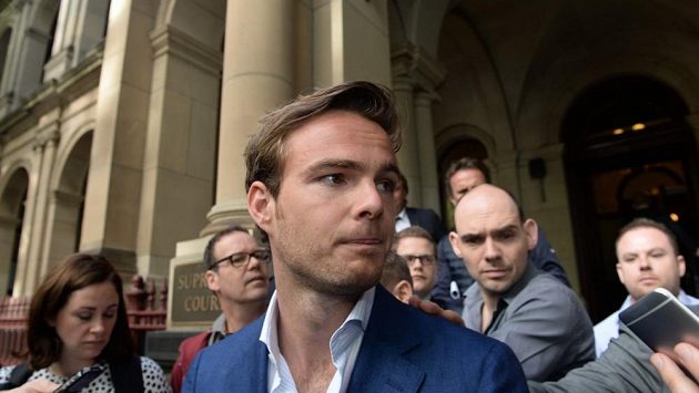 Giedo van der Garde opouští soudní budovu v Melbourne. Ve sporu s týmem Sauber uspěl. Giedo van der Garde opouští soudní budovu v Melbourne. Ve sporu s týmem Sauber uspěl.