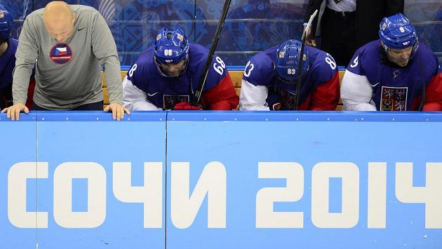 Česká střídačka krátce před koncem utkání s USA. Česká střídačka krátce před koncem utkání s USA.
