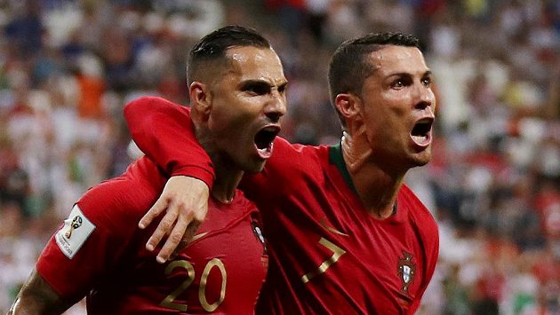 Portugalci našli dalšího střelce. Na MS v Rusku se v jejich dresu trefil do sítě soupeře také Ricardo Quaresma a přidal se ke Cristianu Ronaldovi. Ten v utkání neproměnil penaltu. Portugalci našli dalšího střelce. Na MS v Rusku se v jejich dresu trefil do sítě soupeře také Ricardo Quaresma a přidal se ke Cristianu Ronaldovi. Ten v utkání neproměnil penaltu.