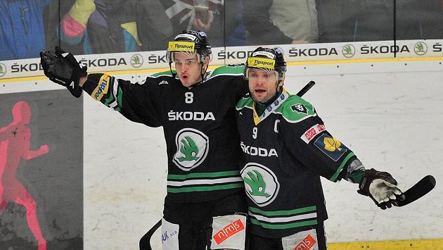Mladoboleslavský útočník Michal Bárta (vlevo) slaví s kapitánem týmu Davidem Výborným gól proti Zlínu. Mladoboleslavský útočník Michal Bárta (vlevo) slaví s kapitánem týmu Davidem Výborným gól proti Zlínu.
