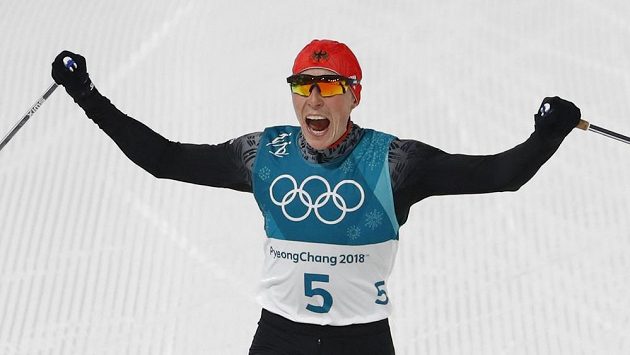 Německý sdruženář Eric Frenzel se raduje z obhajoby zlata. Německý sdruženář Eric Frenzel se raduje z obhajoby zlata.