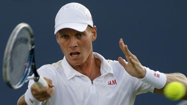 Český tenista Tomáš Berdych na turnaji v Cincinnati. Český tenista Tomáš Berdych na turnaji v Cincinnati.
