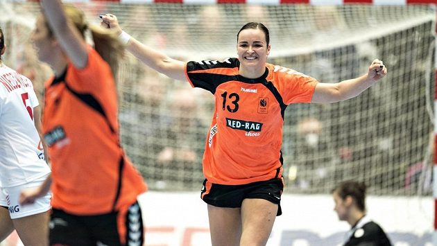 Nizozemka Yvette Brochová se raduje z gólu proti Polsku v semifinále mistrovství světa. Nizozemka Yvette Brochová se raduje z gólu proti Polsku v semifinále mistrovství světa.