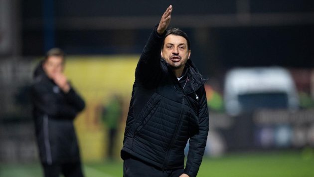 Trenér Slovanu Liberec Zsolt Hornyák během utkání se Spartou. Trenér Slovanu Liberec Zsolt Hornyák během utkání se Spartou.