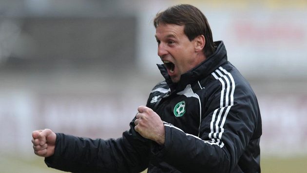 František Straka emoce na trenérské lavičce neskrývá František Straka emoce na trenérské lavičce neskrývá