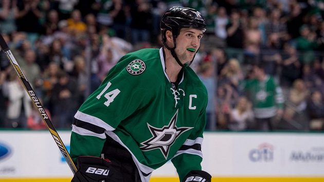Jamie Benn, který si také krátce zahrál s Jágrem, oslavil nečekaný triumf v produktivitě NHL. Jamie Benn, který si také krátce zahrál s Jágrem, oslavil nečekaný triumf v produktivitě NHL.