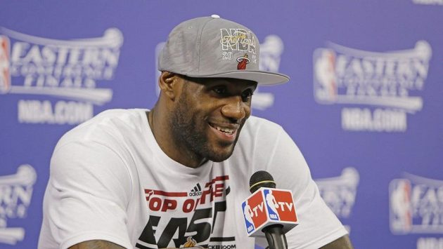 Nejužitečnější hráč ligy LeBron James. Nejužitečnější hráč ligy LeBron James.