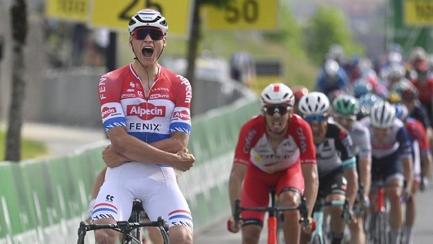 Hvězdný cyklista Mathieu van der Poel v závodě Kolem Švýcarska. Hvězdný cyklista Mathieu van der Poel v závodě Kolem Švýcarska.