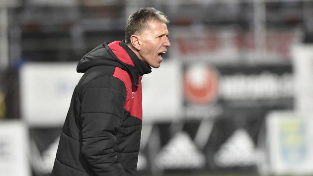 Trenér Slavie Jaroslav Šilhavý při utkání ve Zlíně. Trenér Slavie Jaroslav Šilhavý při utkání ve Zlíně.
