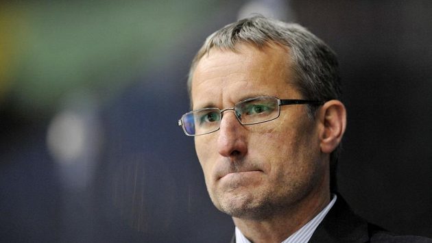Hokejisty extraligových Vítkovic povede jako hlavní trenér v druhé části sezony Mojmír Trličík (na snímku ze 14. listopadu 2012). Asistenty budou Rostislav Klesla a Ladislav Svozil. Hokejisty extraligových Vítkovic povede jako hlavní trenér v druhé části sezony Mojmír Trličík (na snímku ze 14. listopadu 2012). Asistenty budou Rostislav Klesla a Ladislav Svozil.