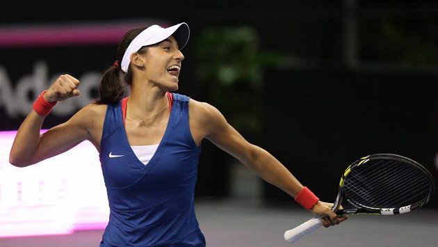 Francouzská hrdinka Caroline Garciaová se raduje z postupu do Světové skupiny Fed Cupu na úkor Američanek. Francouzská hrdinka Caroline Garciaová se raduje z postupu do Světové skupiny Fed Cupu na úkor Američanek.