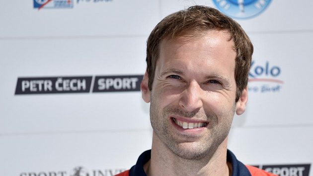 Brankář Petr Čech dal před PSG přednost Arsenalu. Brankář Petr Čech dal před PSG přednost Arsenalu.