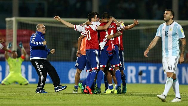 Paraguayci se radují po výhře v Argentině. Paraguayci se radují po výhře v Argentině.