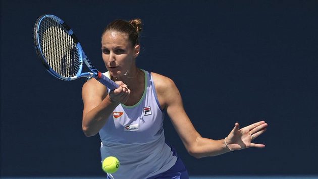 Karolína Plíšková bojuje v úvodním kole Australian Open. Karolína Plíšková bojuje v úvodním kole Australian Open.